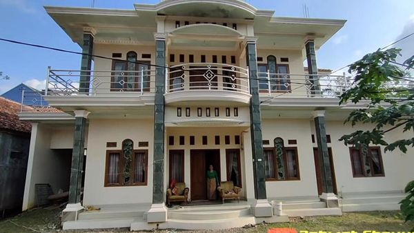 7 Foto Rumah Megah TKI yang Sukses Kerja di Arab dan Hajikan Orang Tua
