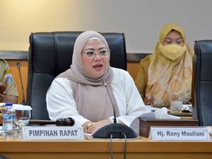 Gerindra DKI Minta Pemprov Awasi Pembongkaran Ruko Makan Jalan di Pluit Gerindra DKI Minta Pemprov Awasi Pembongkaran Ruko Makan Jalan di Pluit