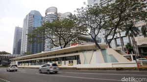 Selesai Direvitalisasi, Halte TransJ GBK Makin Oke