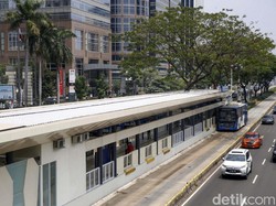 TransJakarta Tambah Jam Operasional Bus Saat Konser Coldplay Besok