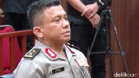 Tampang Ferdy Sambo Muncul Pertama Kali ke Publik Sejak Jadi Tersangka
