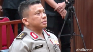Tampang Ferdy Sambo Muncul Pertama Kali ke Publik Sejak Jadi Tersangka