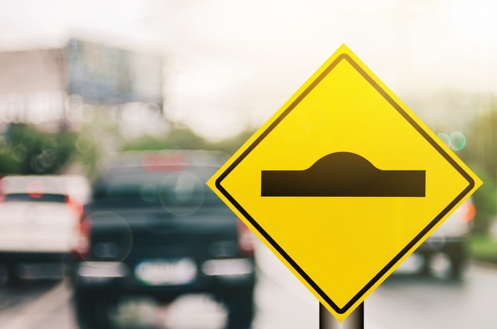 Speed Bump merupakan Apa? Penjelasan dan Aturan Pemasangannya mobil