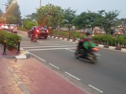 Geger Pemotor Tumbang gegara Speed Bump Dicat Zebra Cross di Sunter