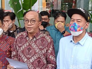 Adjis Doa Ibu Senggol Ramon Papana Absen di Sidang Gugatan Merek Open Mic Adjis Doa Ibu Senggol Ramon Papana Absen di Sidang Gugatan Merek Open Mic