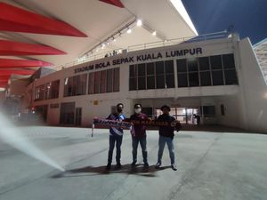 Suporter PSM Dianiaya-Atribut Dirampas Saat Diserang di Kuala Lumpur Suporter PSM Dianiaya-Atribut Dirampas Saat Diserang di Kuala Lumpur