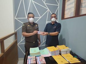 Polisi Serahkan Barang Bukti Kasus Korupsi LPD Ungasan ke Jaksa Polisi Serahkan Barang Bukti Kasus Korupsi LPD Ungasan ke Jaksa