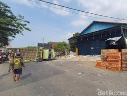 Pengakuan Sopir Truk Tabrak Kafe di Mojokerto, Oleng Usai Hindari Dump Truk