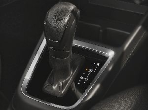 Sudah Tahu? Ini Perbedaan Tuas Transmisi Mobil Matic Lurus dan Zigzag Sudah Tahu? Ini Perbedaan Tuas Transmisi Mobil Matic Lurus dan Zigzag