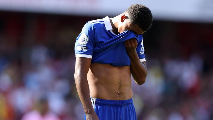 LONDON, ENGLAND - AUGUST 13: Wesley Fofana of Leicester City looks dejected following their sides defeat in the Premier League match between Arsenal FC and Leicester City at Emirates Stadium on August 13, 2022 in London, England. (Photo by Alex Pantling/Getty Images)