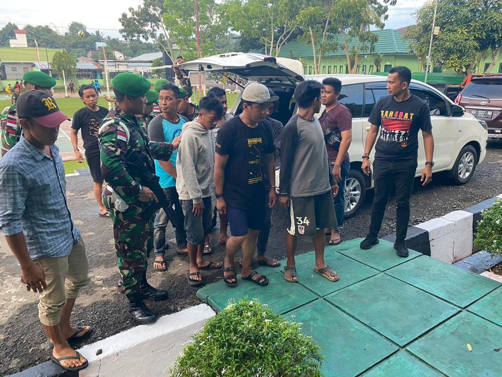 TNI Gagalkan Penyelundupan Sabu di Perbatasan RI-Malaysia, 6 Orang Ditangkap