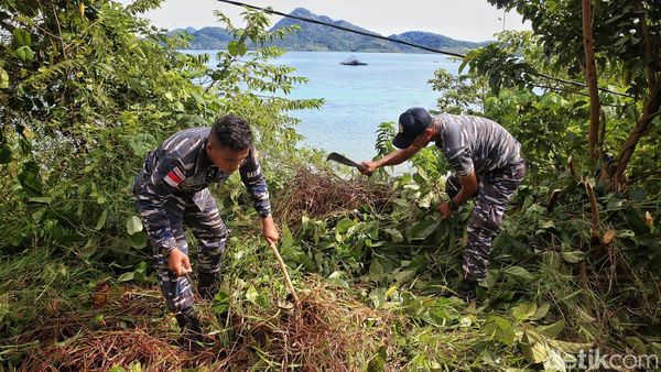 Potret TNI AL Saat Jaga Keindahan Pulau Terluar