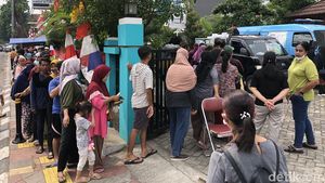 Antrean Nasi Kotak Murah di Tangsel, Khusus Hari Jumat