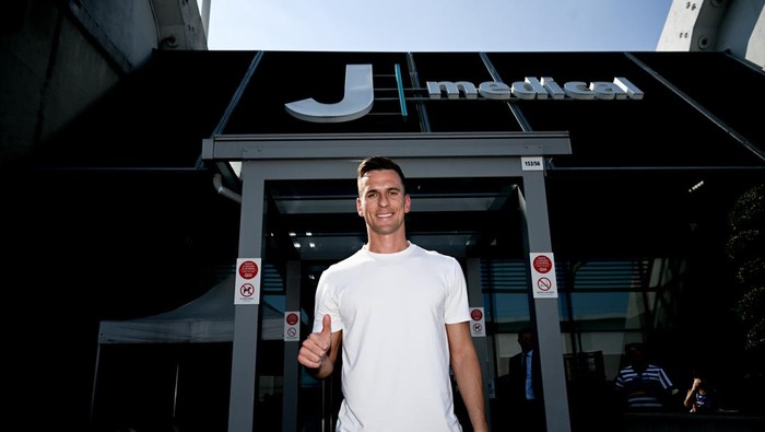 TURIN, ITALY - AUGUST 25: Juventus New Signing Arek Milik Medical Tests on August 25, 2022 in Turin, Italy. (Photo by Daniele Badolato - Juventus FC/Juventus FC via Getty Images)