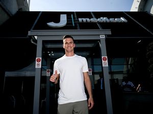 Arkadiusz Milik Tegaskan Bisa Main Bareng Dusan Vlahovic!