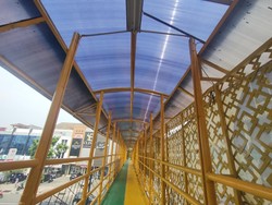 Atap JPO Margonda Depok yang Bolong 7 Bulan Akhirnya Diperbaiki