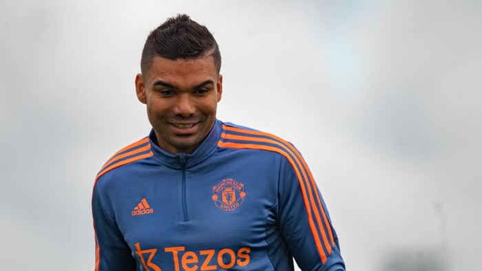 MANCHESTER, ENGLAND - AUGUST 25: (EXCLUSIVE COVERAGE) Casemiro of Manchester United in action during a first team training session at Carrington Training Ground on August 25, 2022 in Manchester, England. (Photo by Ash Donelon/Manchester United via Getty Images)