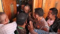 Potret Bebasnya Dada Rosada dari Lapas Sukamiskin