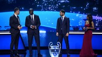 Drawing fase grup Liga Champions digelar di Istanbul, Kamis (25/8/2022) malam WIB. Pengambilan bola undian dilakukan oleh eks gelandang Bayern Munich, Hamit Altintop dan eks kapten Manchester City, Yaya Toure (Getty Images)