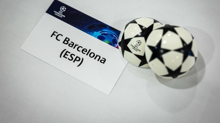 ISTANBUL, TÜRKIYE - AUGUST 25: The card of FC Barcelona is seen ahead of the UEFA Champions League 2022/23 Group Stage Draw on August 25, 2022 in Istanbul, Türkiye. (Photo by Lukas Schulze - UEFA/UEFA via Getty Images)