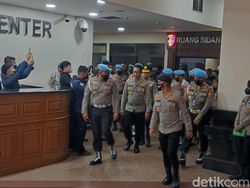 Penampakan Ferdy Sambo Usai Dipecat, Masih Pakai Baju Dinas Polri