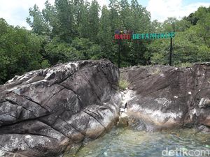 Ini Batu Betangkop, Asal Mula Nama Desa Batu Belah di Anambas Ini Batu Betangkop, Asal Mula Nama Desa Batu Belah di Anambas