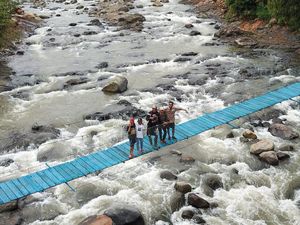 Sempat Roboh Diterjang Banjir, Jembatan Cikaengan Kini Bisa Diakses Lagi