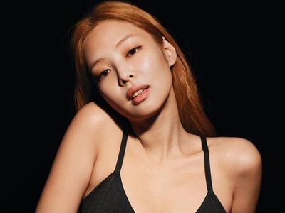 8 Foto Jennie BLACKPINK dan V BTS yang Viral Hingga Digosipkan Pacaran
