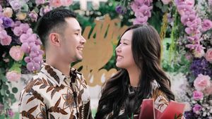 Momen Raja YouTube dan Ratu TikTok Lamaran di Kandang Burung