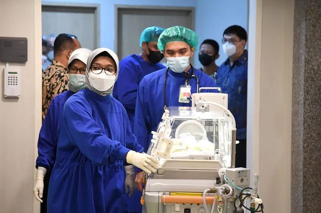 Kahiyang Ayu Melahirkan Kahiyang Ayu Melahirkan