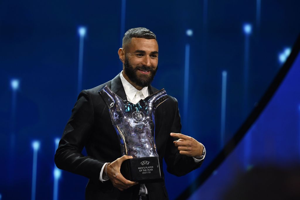 ISTANBUL, TURKIYE - AUGUST 25: UEFA Men's Player of the Year Karim Benzema poses with their award on stage during the UEFA Champions League 2022/23 Group Stage Draw at Halic Congress Centre on August 25, 2022 in Istanbul, Turkiye. (Photo by Kristian Skeie - UEFA/UEFA via Getty Images)