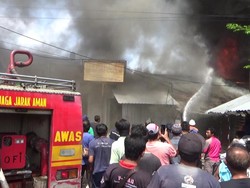 Kebakaran Pasar Loak Lumajang Berawal dari Pemilik Kios Bakar Sampah