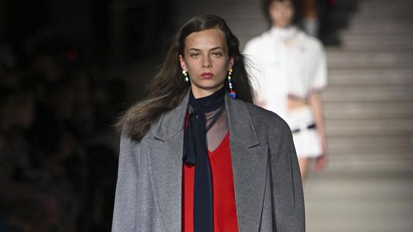 10 Foto Koleksi Miu Miu Musim Dingin 2023, Hadirkan Rok Mikro