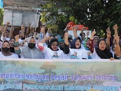 Komunitas Nelayan Pesisir di Makassar Serukan Ganjar Presiden 2024