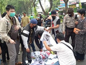 Korban Binomo Geruduk PN Tangerang Minta Indra Kenz Dihukum-Balikin Uang Korban Binomo Geruduk PN Tangerang Minta Indra Kenz Dihukum-Balikin Uang