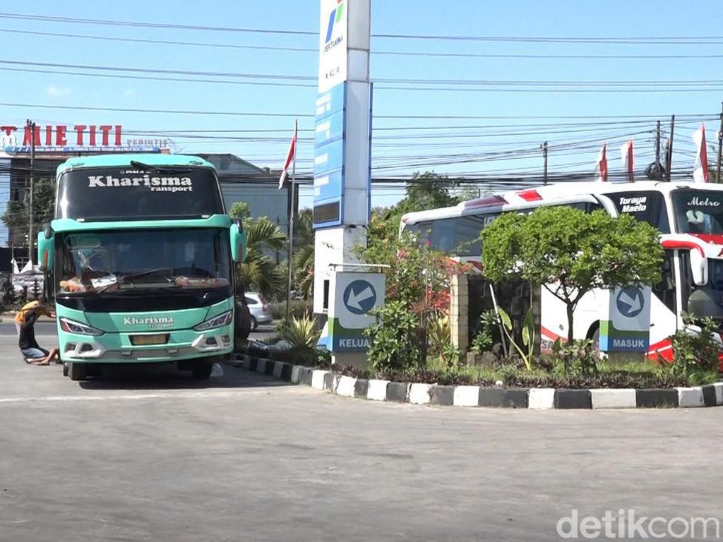 Solar Langka, Sopir Bus di Makassar Rela Mengantre di SPBU Sejak Subuh