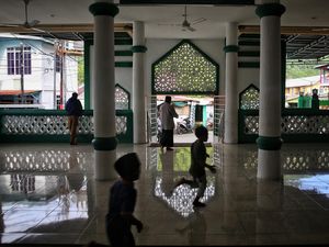 Berusia Seabad Lebih, Masjid Ini Jadi Simbol Sejarah Tertua di Tarempa Berusia Seabad Lebih, Masjid Ini Jadi Simbol Sejarah Tertua di Tarempa