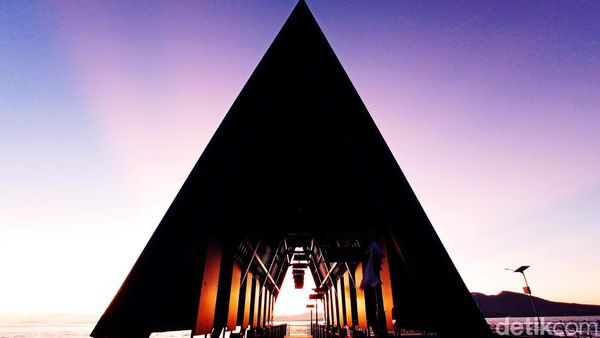 Cantiknya Sunrise Bunaken, Yang Lain Lewat!