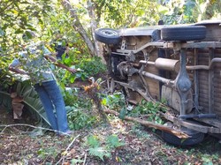 Rem Blong, Mobil Angkut Babi di Buleleng Terperosok ke Jurang
