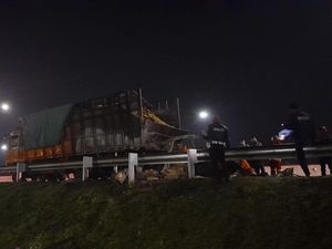 Driver Porsche dalam Perjalanan ke Puncak Sebelum Tewas Kecelakaan di Tol Driver Porsche dalam Perjalanan ke Puncak Sebelum Tewas Kecelakaan di Tol