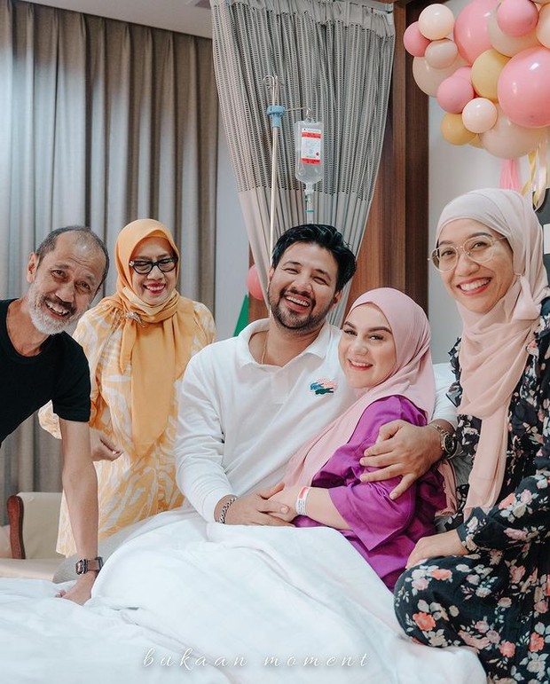 Potret momen melahirkan Irish Bella yang dibagikan melalui instagram.