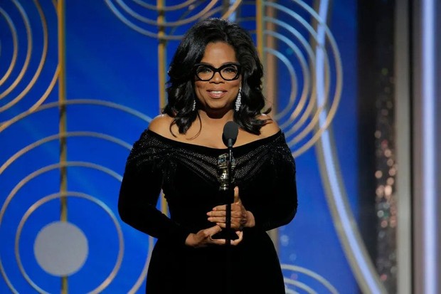 Oprah Winfrey menjadi selebritas perempuan yang berhasil meraih gelar doktor kehormatan
