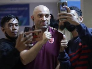 Sambutan Suporter PSM di Bandara Hasanuddin Bikin Bernardo Takjub