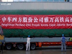 Potret Pengiriman Kereta Cepat Jakarta-Bandung, Diangkut Truk Besar Lanjut Naik Kapal