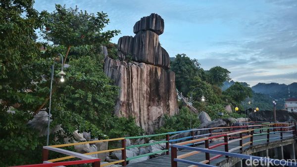 Pesona Batu Tumpak Tiga yang Masih Jadi Misteri di Anambas