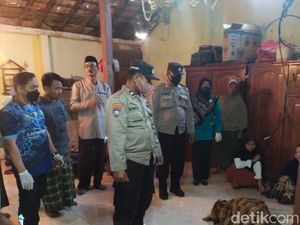Wanita Paruh Baya Lamongan Gantung Diri dengan Kabel di Rumahnya Wanita Paruh Baya Lamongan Gantung Diri dengan Kabel di Rumahnya