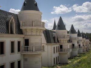 Potret Kompleks Negeri Dongeng yang Berakhir Jadi Kota Hantu