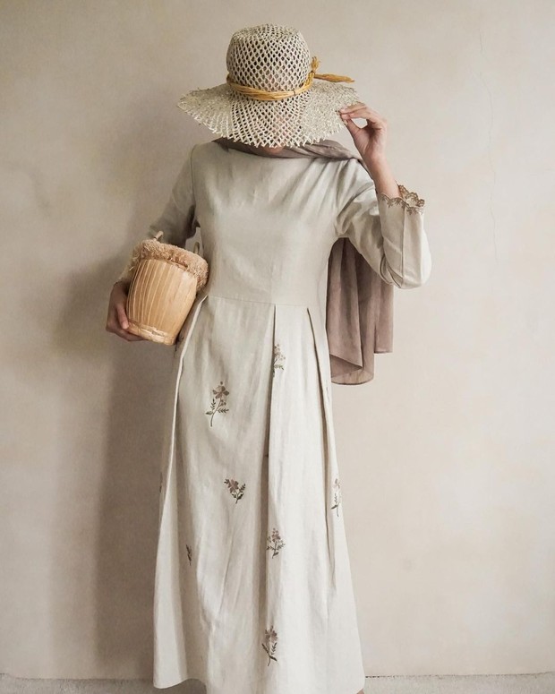 Sara Linen Embroidery Dress - Glashka