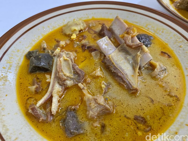 Warung makan Sate Keroncong yang tersembunyi di dekat Pasar Jatinegara.