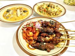 Video: Warung Sederhana Sate Keroncong, Sate Kambing Legend Jakarta Timur!
